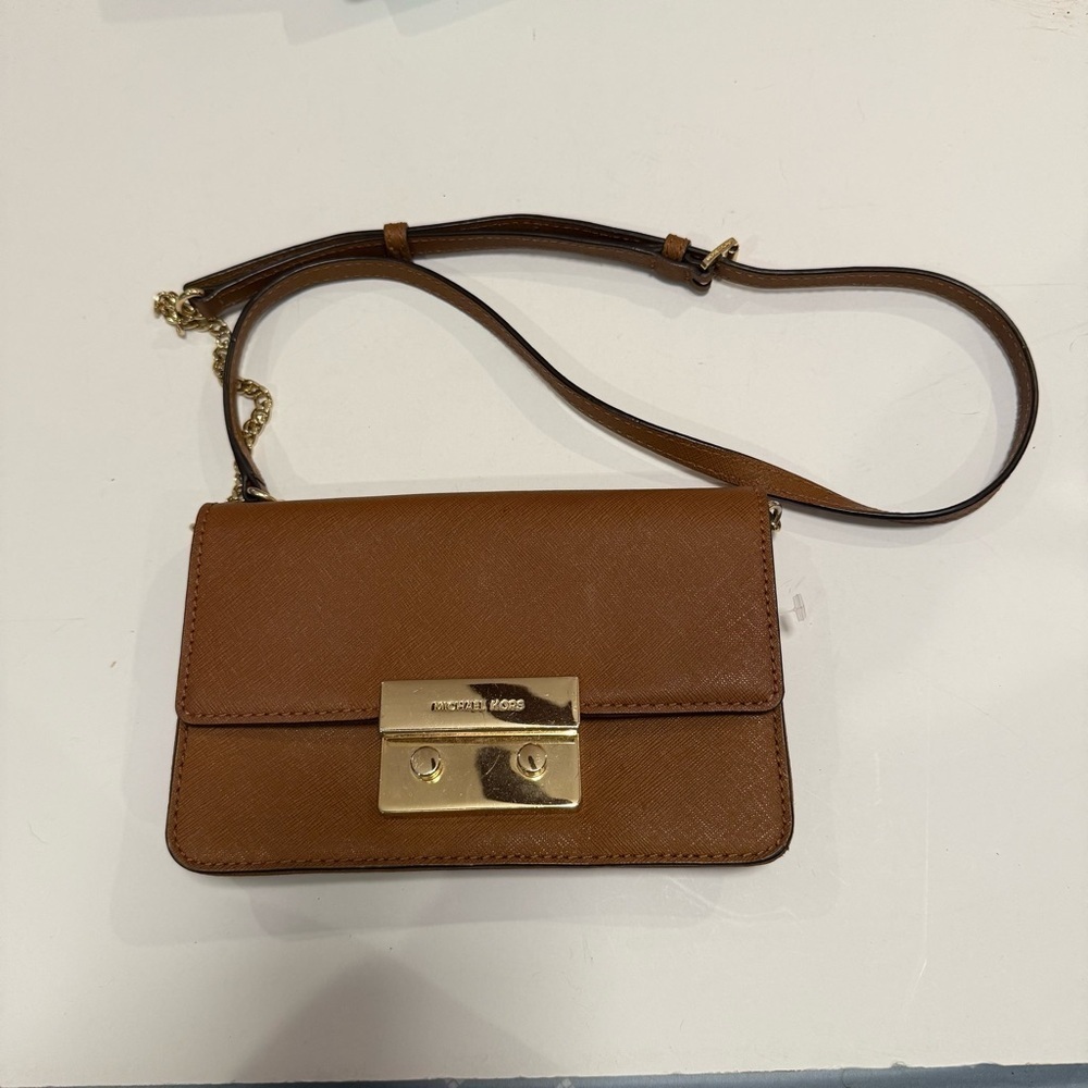 Michael Kors Tan Crossbody Bag with Gold Clasp - Picture 2 of 9
